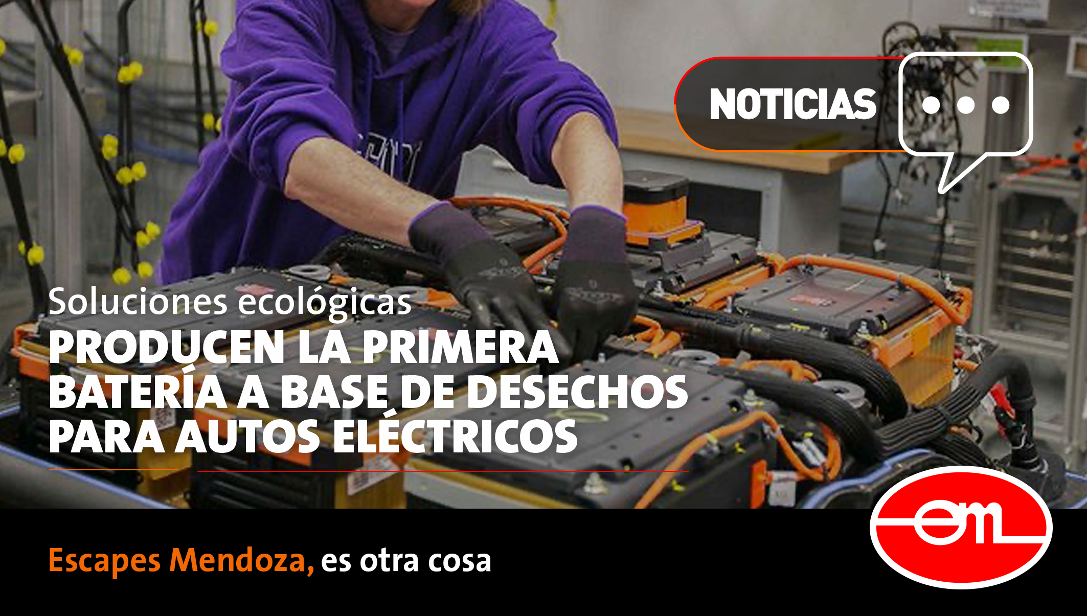 batería de auto con desechos eléctricos